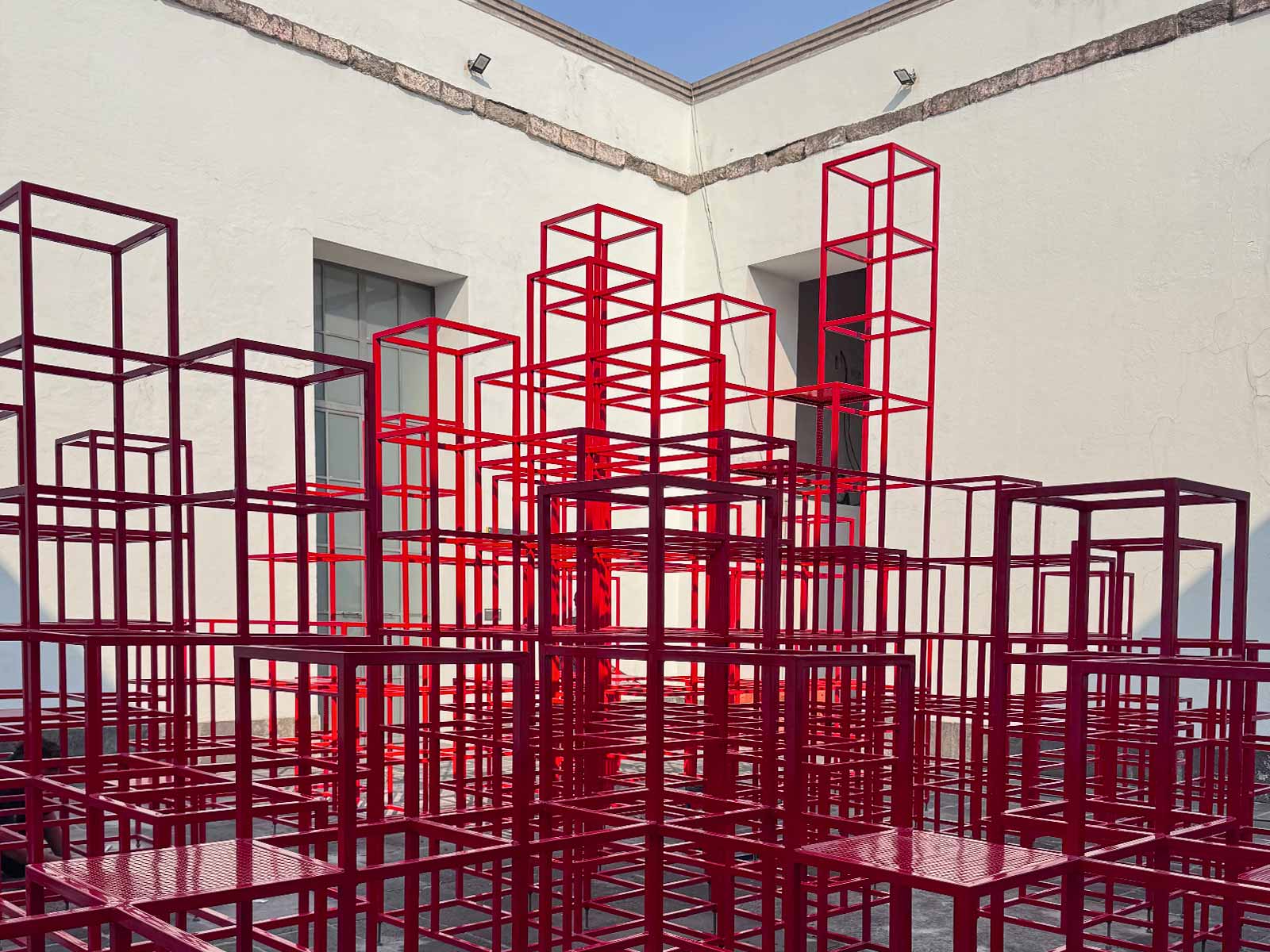 Montaje de Patios gemelos en la Biblioteca de México