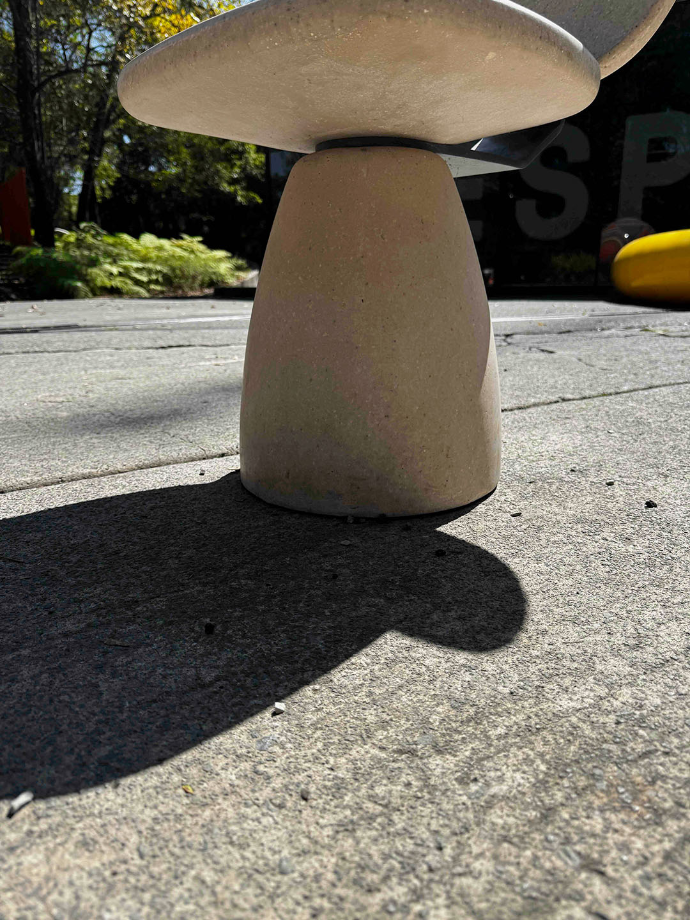 Silla urbana Stone Pebble de concreto polimérico